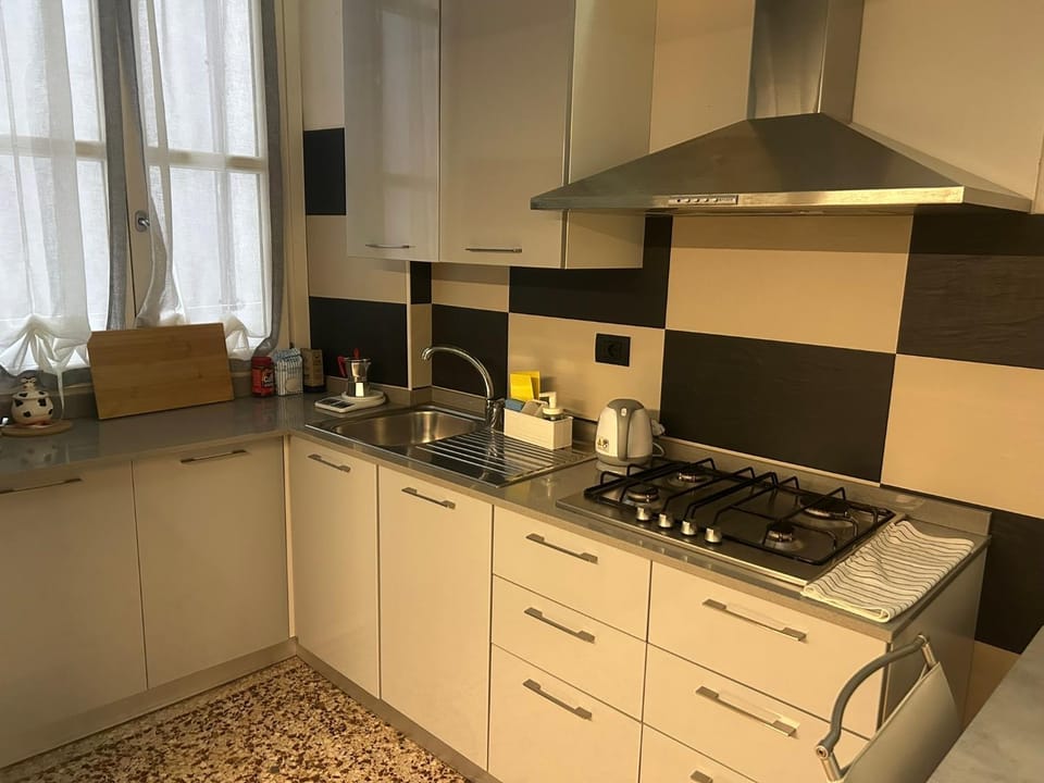 Appartamento storico con attrezzature moderne nel centro storico Apartment in Genoa
