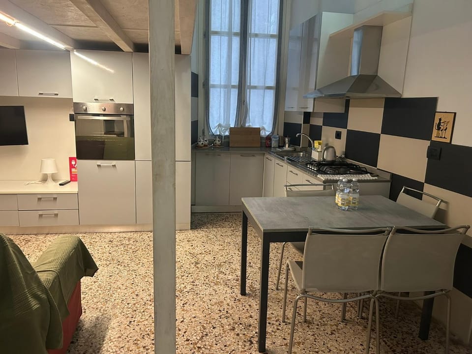 Appartamento storico con attrezzature moderne nel centro storico Apartment in Genoa