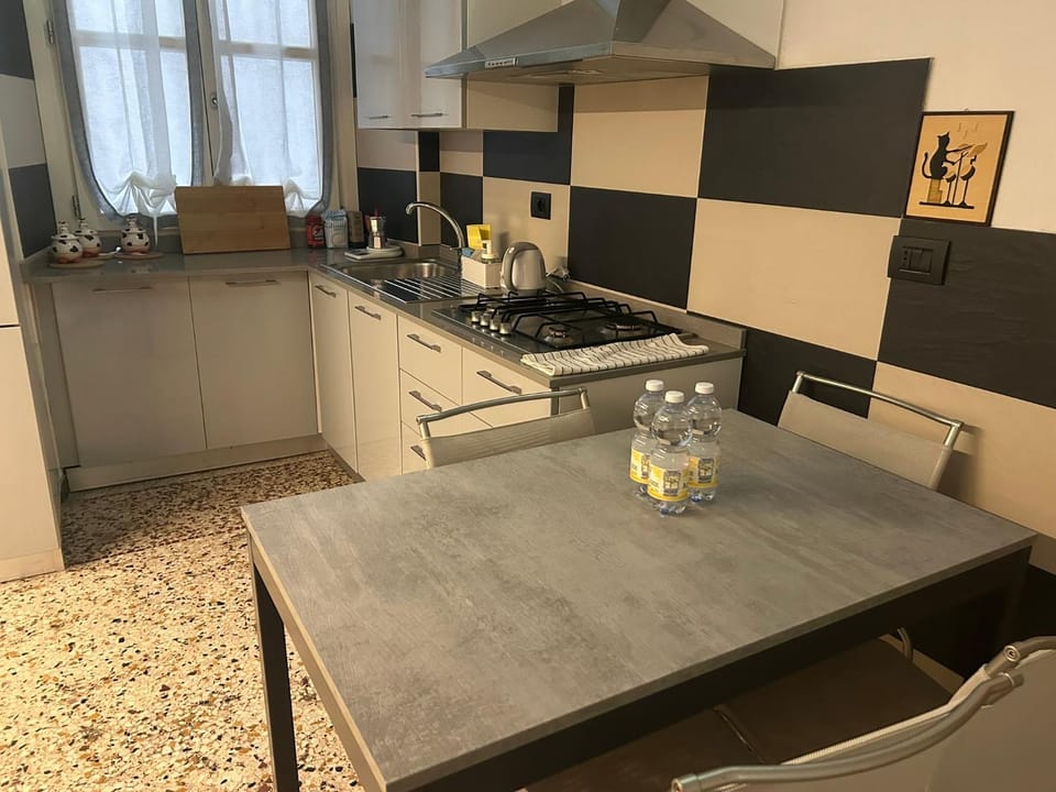 Appartamento storico con attrezzature moderne nel centro storico Apartment in Genoa