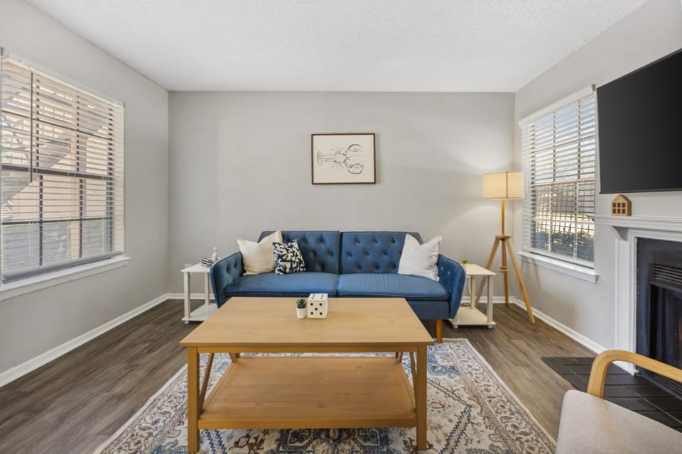 Coastal Hues - Pool, Gym & Free Parking! Apartment in Dallas