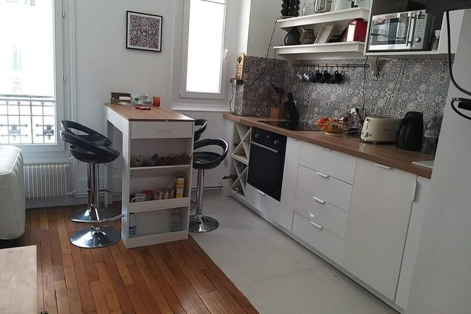 Cosy T3 near Gambetta Apartment in Paris