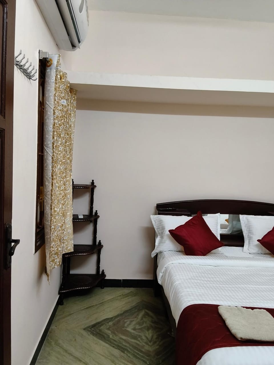 Bed, Photo of the whole room, Bedroom, air conditioner
