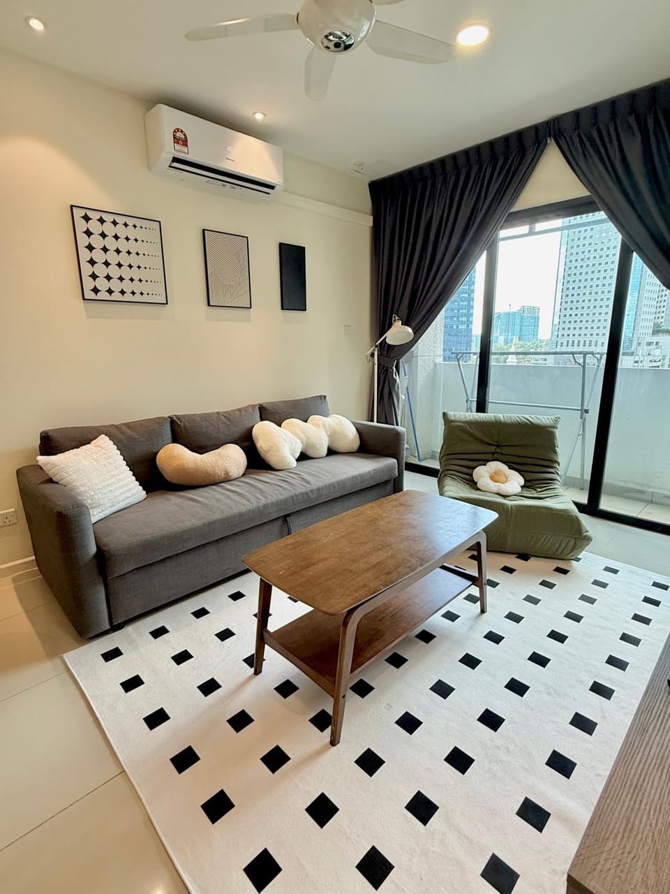Living room, Seating area, air conditioner