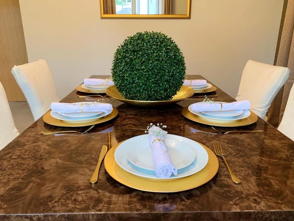 Damson Manor - Luxury 5 Bed - NEC Airport House in Solihull