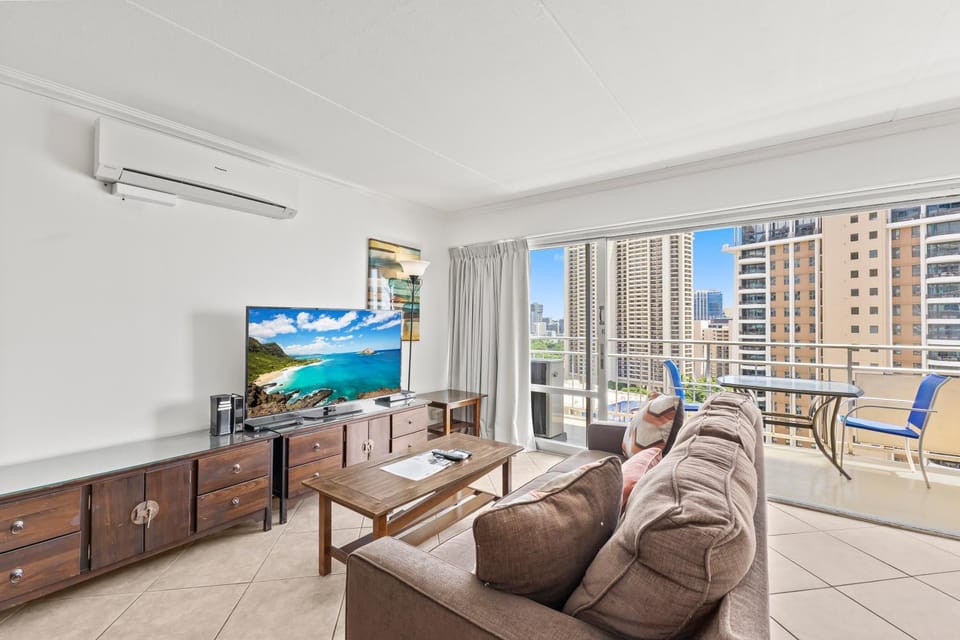 TV and multimedia, Living room, Seating area, City view