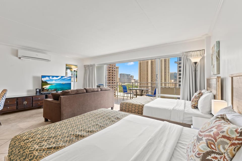 TV and multimedia, Photo of the whole room, City view, air conditioner