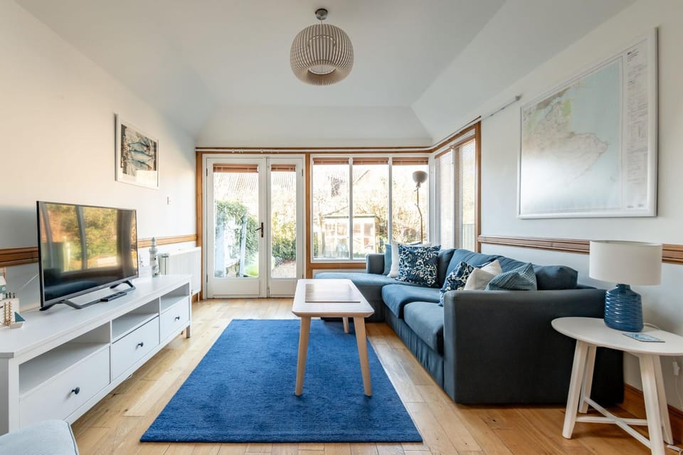 Communal lounge/ TV room, Living room