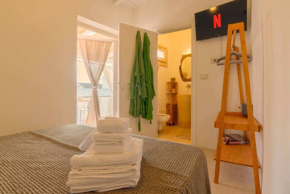 Bathroom, TV and multimedia