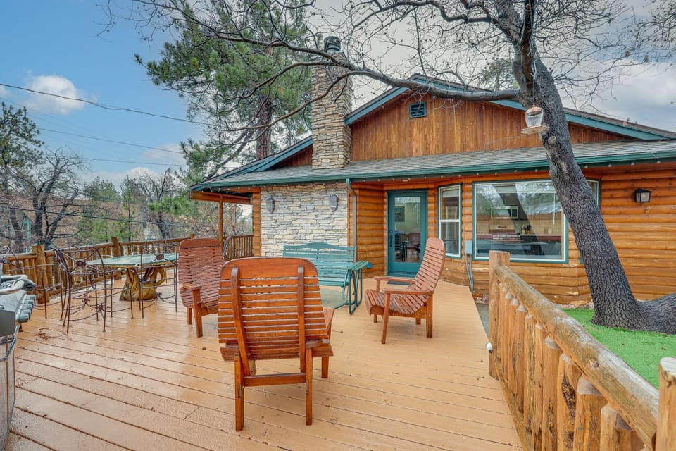 Renovated Moonridge Cabin w/ Hot Tub & Lake Views! Cabin in Big Bear