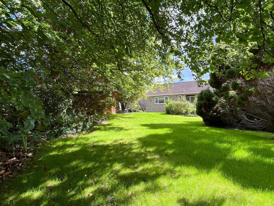 Property building, Day, Garden, Garden view