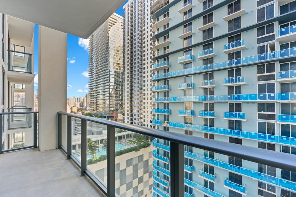 View (from property/room), Balcony/Terrace, City view