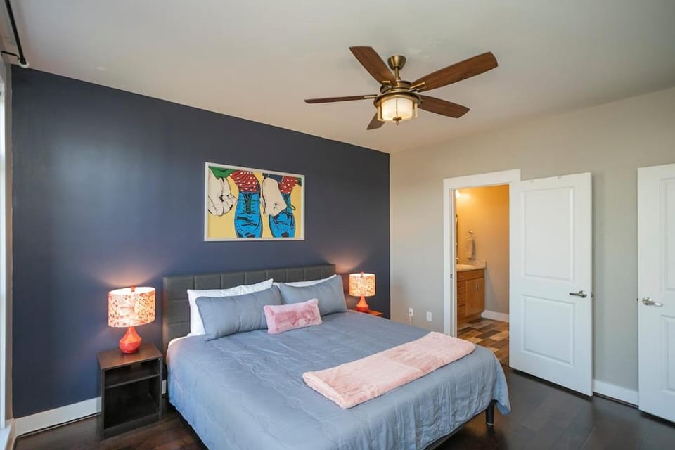Beautiful Condo in the Heart of Downtown Nashville walk to Broadway Apartment in Nashville