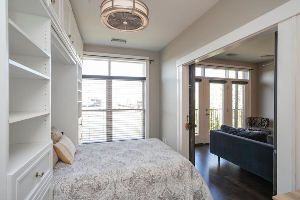 Beautiful Condo in the Heart of Downtown Nashville walk to Broadway Apartment in Nashville