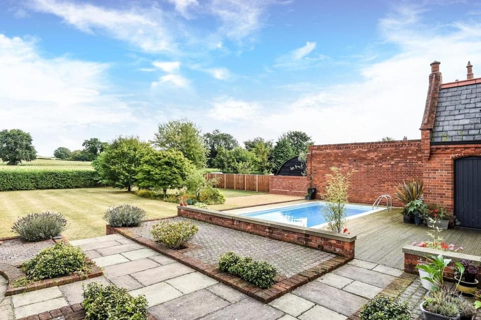 Balcony/Terrace, Swimming pool