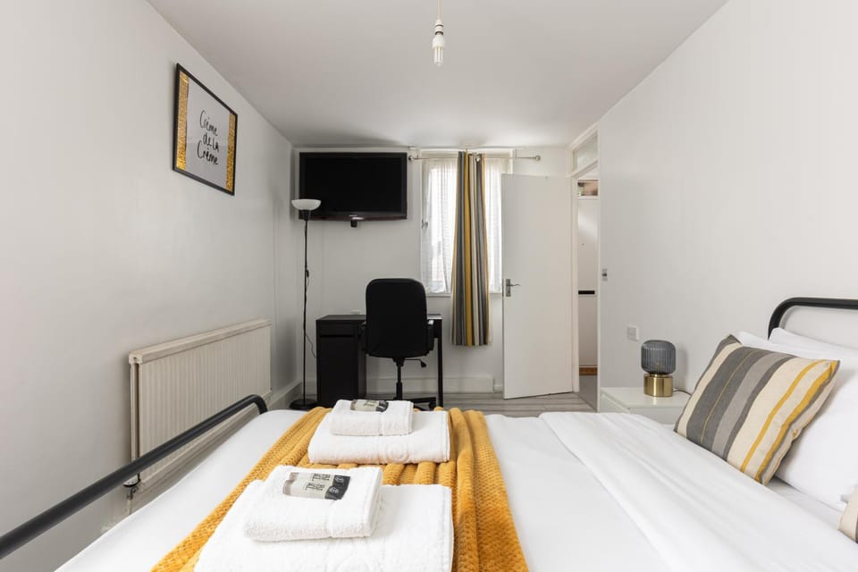 Delightful 1BR Flat by Brixton, wParking and Balcony Apartment in London Borough of Southwark