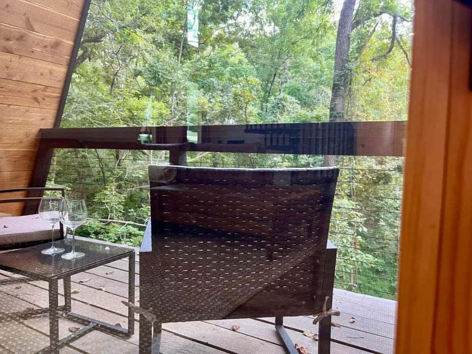 Black Walnut Bungalow-Cozy Forest A-frame near Bentonville House in Rogers