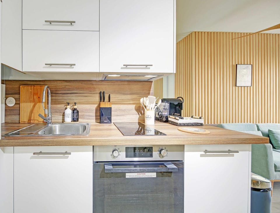 Bright Studio with Balcony near Paris Apartment in Chatou