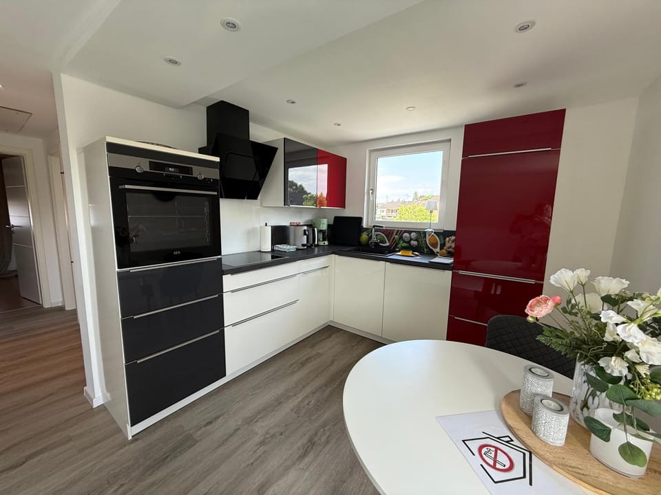 Kitchen or kitchenette, Dining area, dishwasher, oven, stove, toaster