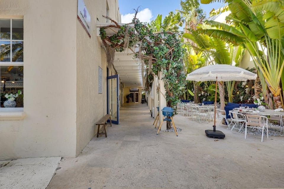 Walk to Shore: Condo w/ Pool Access in Miami Beach House in South Beach Miami