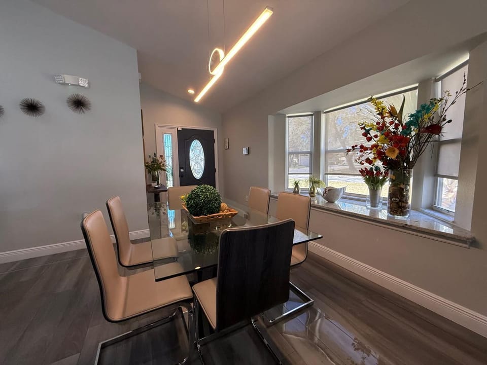 Beautifully Remodeled Pool Home in Southern Dunes Villa in Haines City