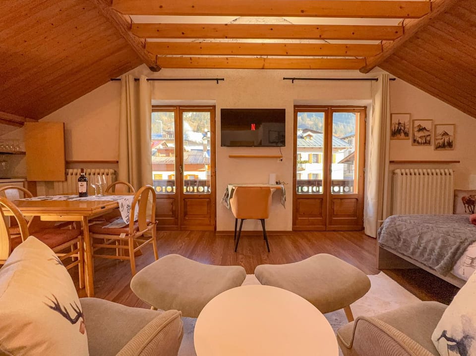 Communal lounge/ TV room, Living room, Photo of the whole room, Seating area, internet