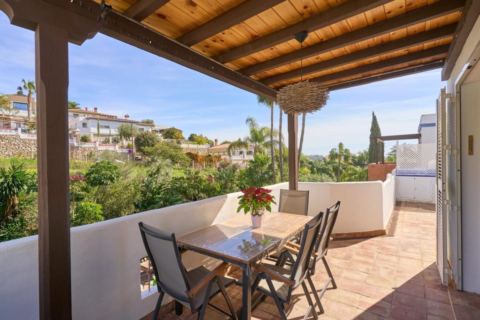 Property building, Balcony/Terrace, Living room
