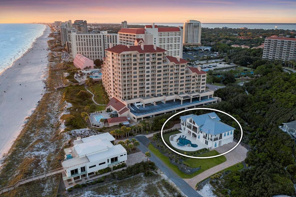 Huge Luxury Vacation Home in Miramar Beach - Private Pool and Gulf Views House in Miramar Beach