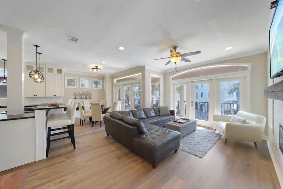 Casa Lontano - Luxury Home Near the Beach with Gulf Views & Shared Pool House in Destin