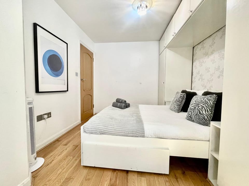 Bed, Decorative detail, Seating area, Bedroom, heating, wardrobe