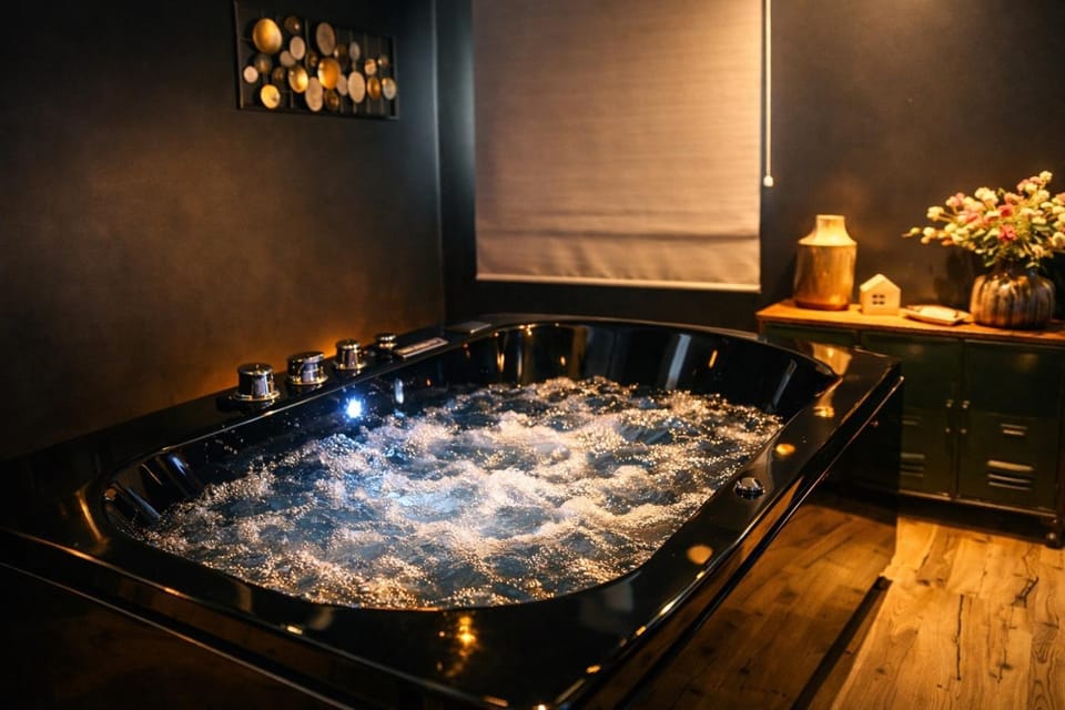 Hot Tub, Bathroom