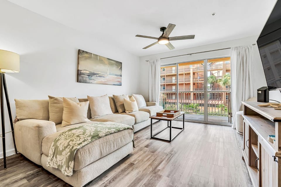 Ciboney 2010 - Gulf View Condo Near Beach with Community Pool House in Miramar Beach