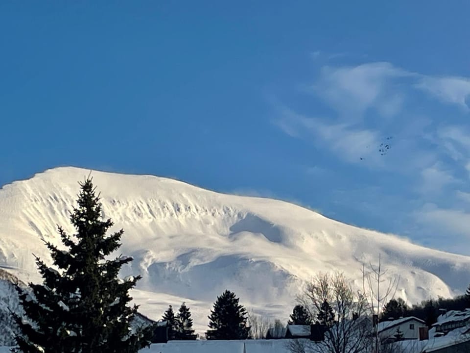 Nearby landmark, Natural landscape, Winter, Mountain view