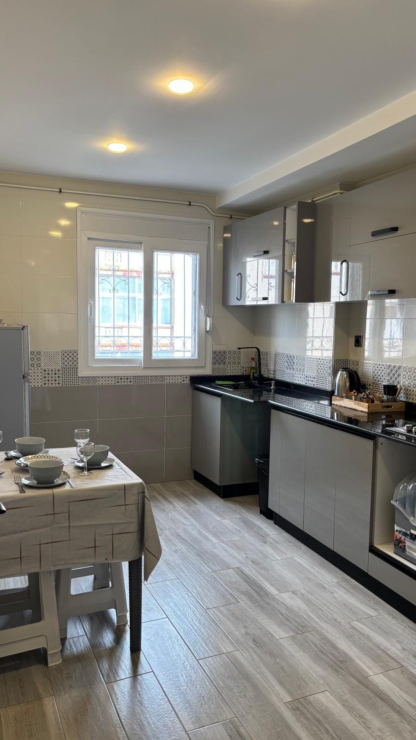 Appartement F3 lumineux, confortable - Centre de Setif pour 8 personnes Apartment in Algeria