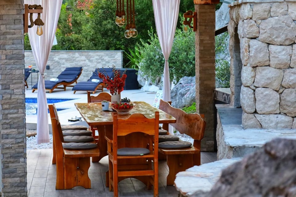 Patio, Day, Seating area