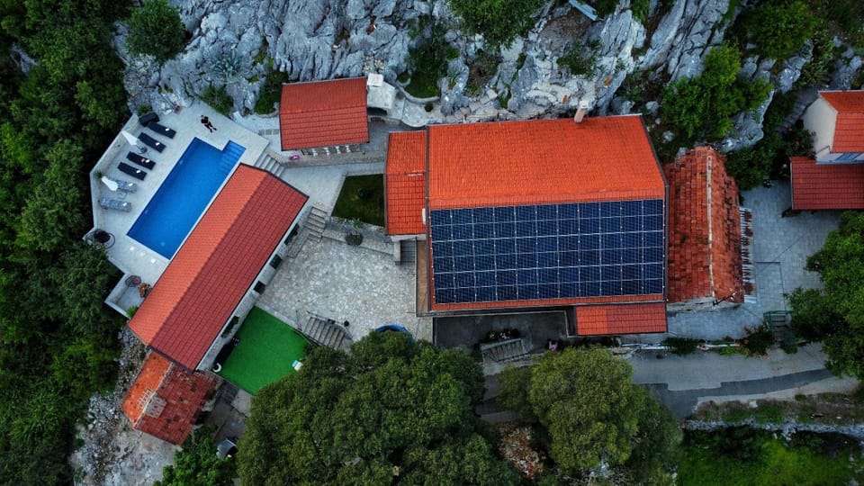 Property building, Day, Neighbourhood, Natural landscape, Bird's eye view