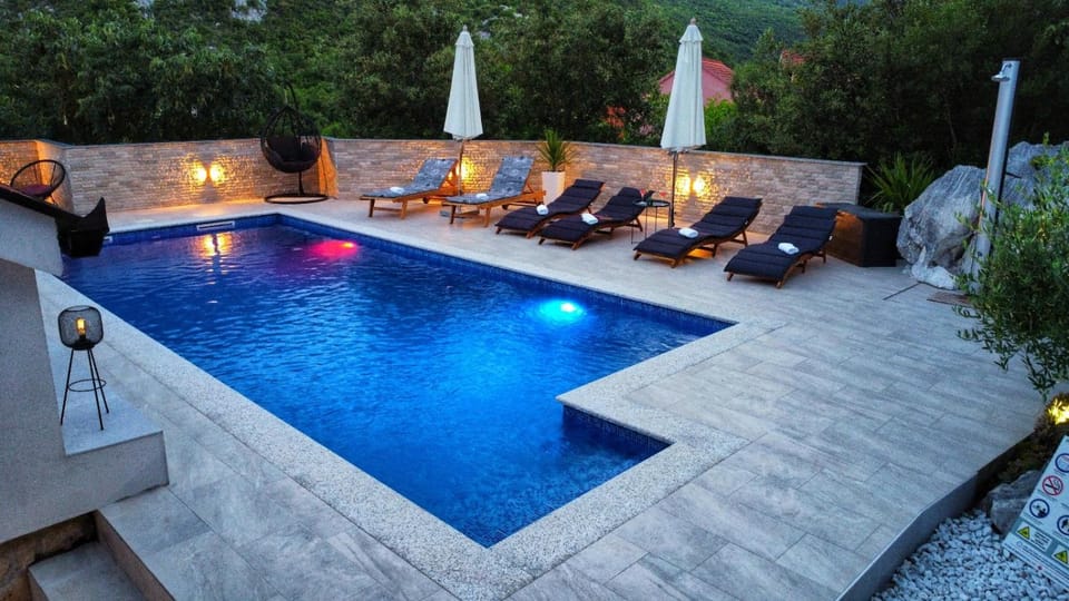 Natural landscape, Garden view, Swimming pool, sunbed