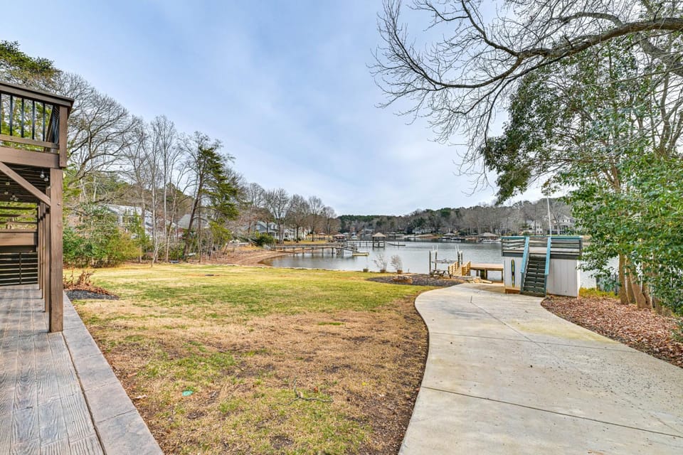 Boat Dock & Game Room: Waterfront Lake Norman Gem House in Lake Norman