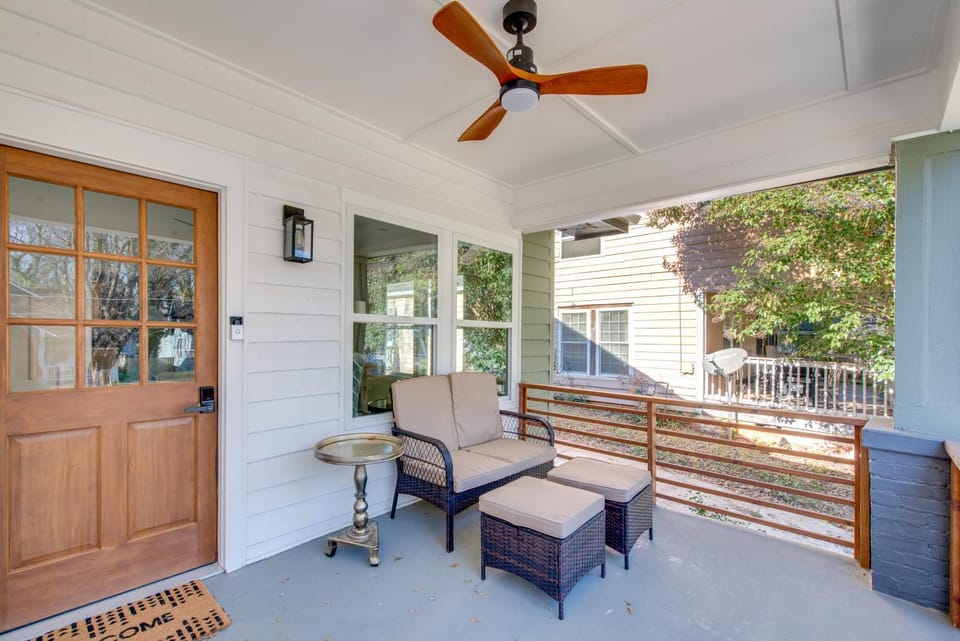< 4 Mi to Mercedes-Benz: Modern West End ATL Stay House in Atlanta