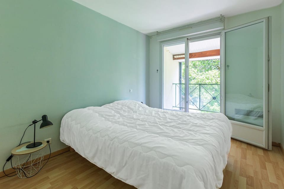 Property building, Living room, Bedroom
