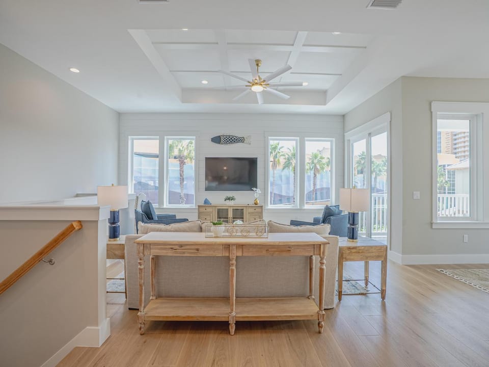 TV and multimedia, Balcony/Terrace, Living room, Seating area, furniture