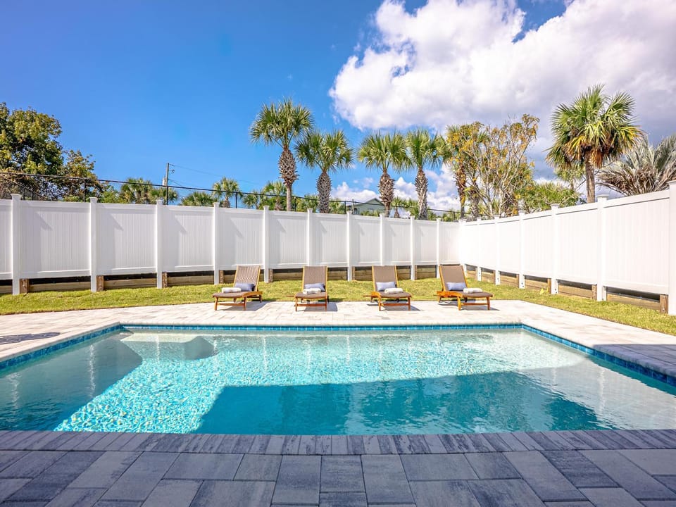 Natural landscape, Garden, Swimming pool, sunbed
