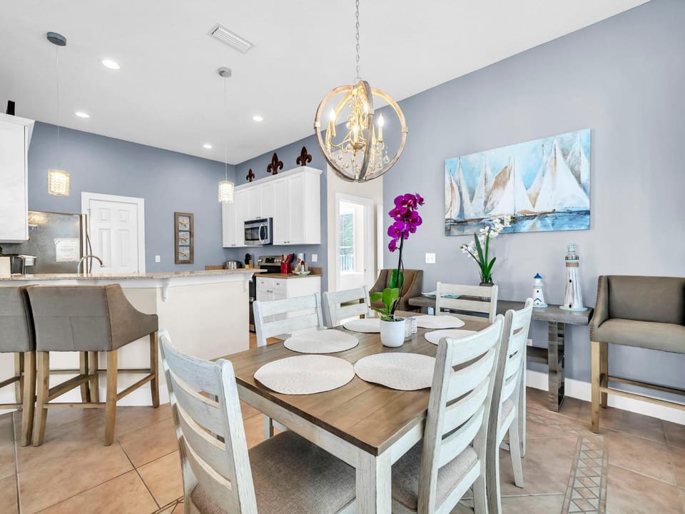 Walk To The Beach! Gated Community, Pool, Fitness Room House in Miramar Beach