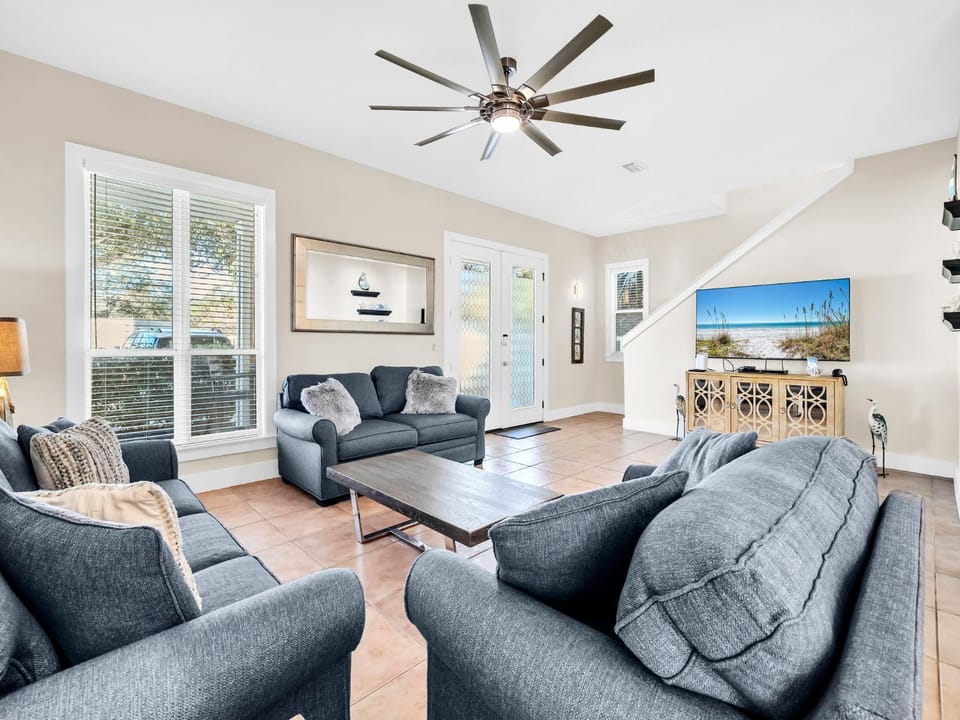 Walk To The Beach! Gated Community, Pool, Fitness Room House in Miramar Beach