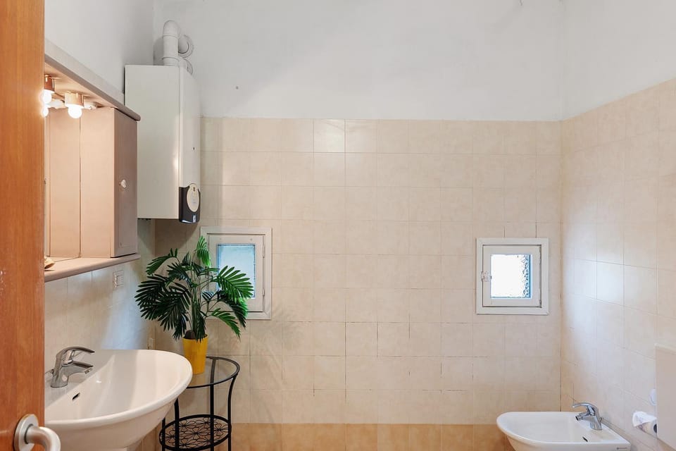 Bathroom, Living room