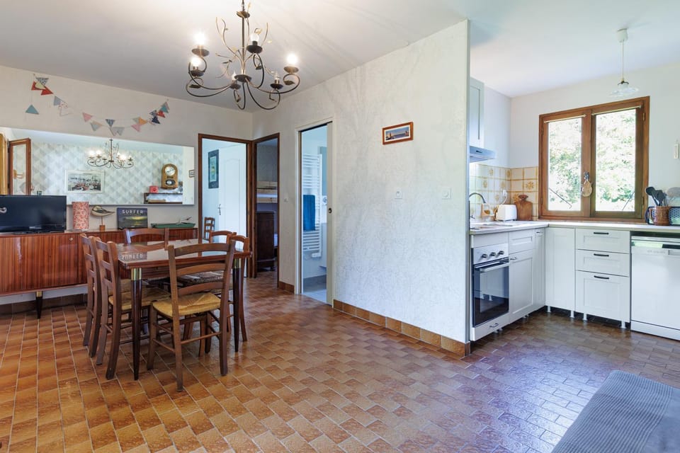 Property building, Kitchen or kitchenette, Living room
