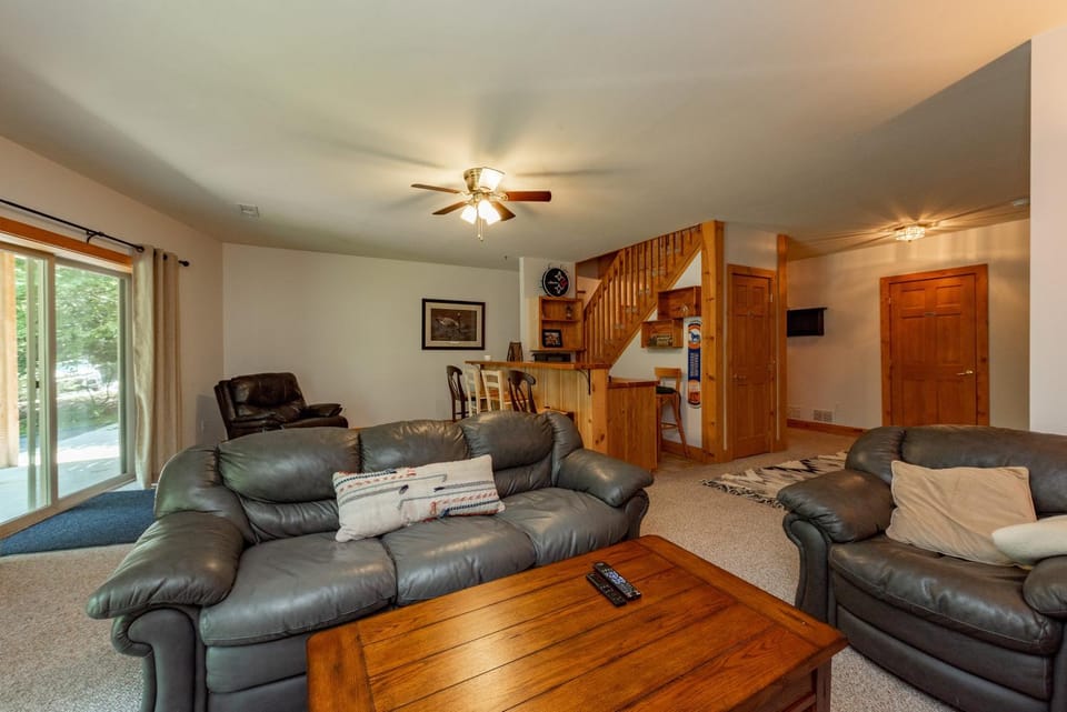 Bear Lodge by Railey Vacations House in Deep Creek Lake
