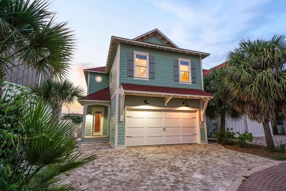 Don't Worry Beach Happy - Lakefront Vacation Home Near the Beach with a Private Pool House in Miramar Beach