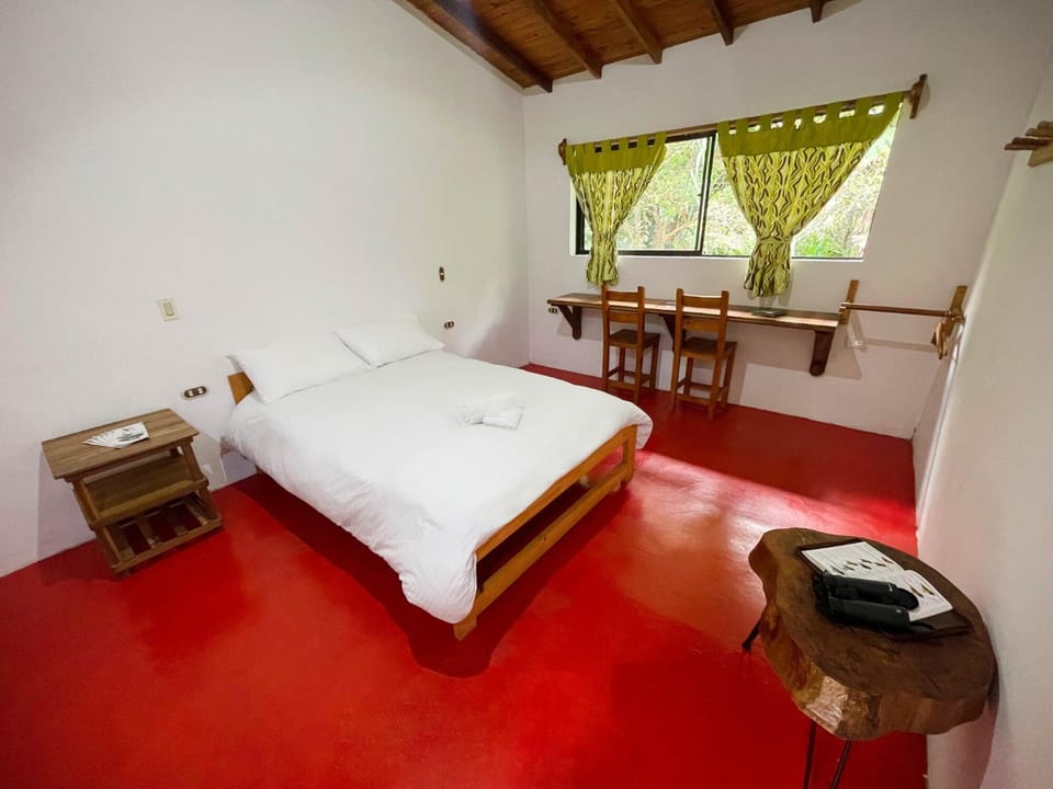 Bed, TV and multimedia, Photo of the whole room, Bedroom, hair dresser