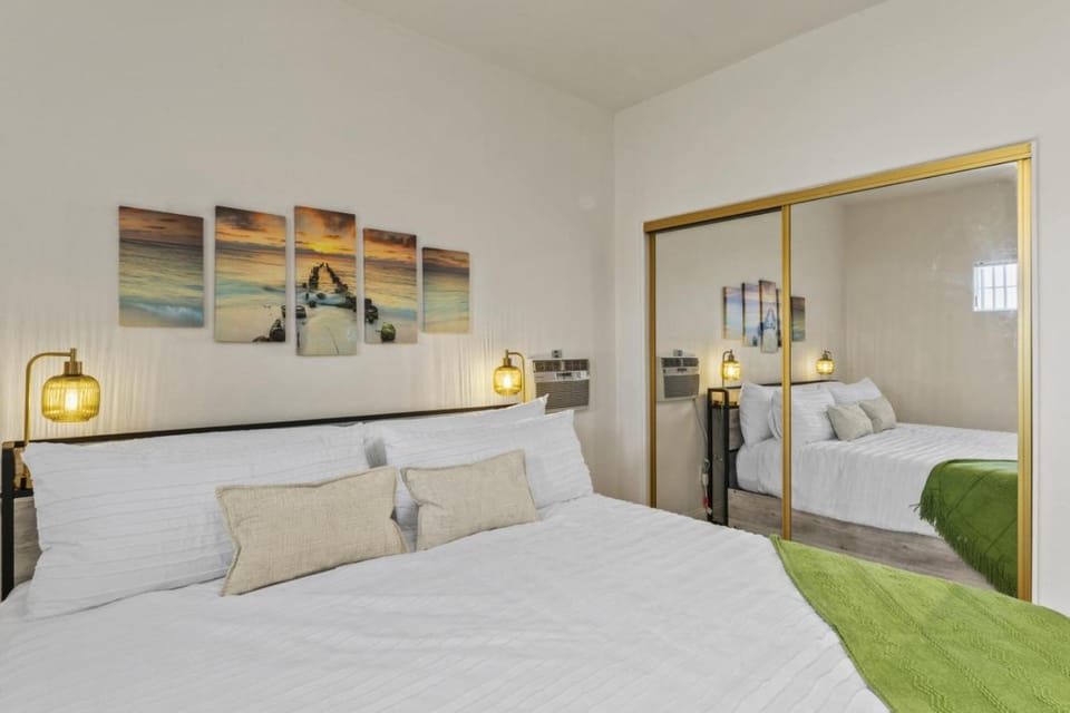 Tropical Vibes Prime La Quinta Location Entertainers Backyard House in La Quinta