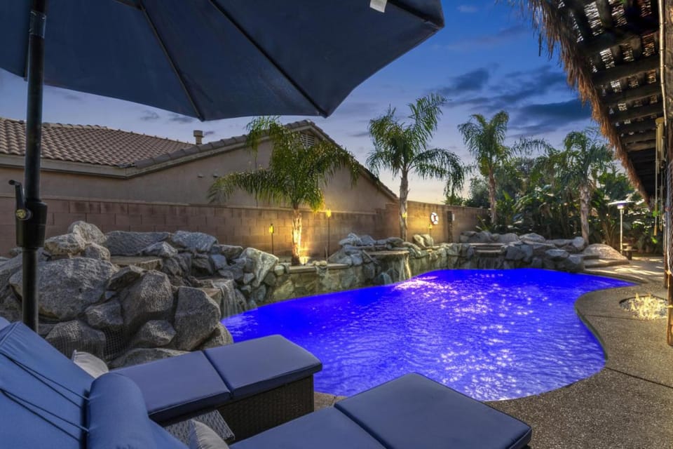 Tropical Vibes Prime La Quinta Location Entertainers Backyard House in La Quinta
